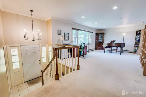 Entry Way - 9 NW Fielding Pl, Edison, NJ 08820 photo 2 of 5