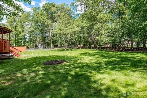 Exterior - 9 NW Fielding Pl, Edison, NJ 08820 photo 6 of 8