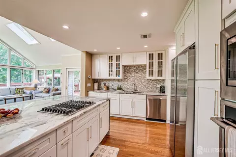 Kitchen - 9 NW Fielding Pl, Edison, NJ 08820 photo 5 of 6