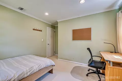 Bedroom - 9 NW Fielding Pl, Edison, NJ 08820 photo 6 of 8