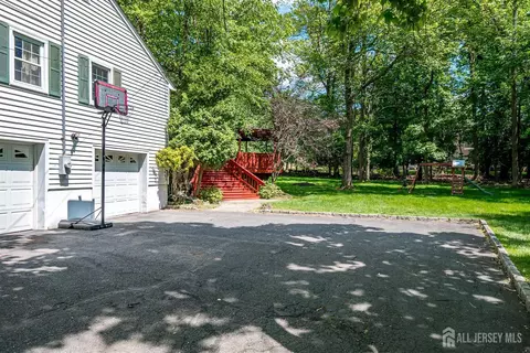 Exterior - 9 NW Fielding Pl, Edison, NJ 08820 photo 2 of 8
