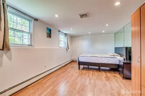 Bedroom - 9 NW Fielding Pl, Edison, NJ 08820 photo 7 of 8