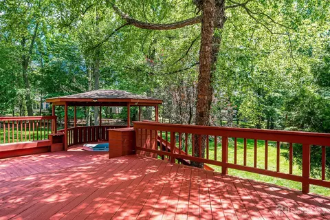 Exterior - 9 NW Fielding Pl, Edison, NJ 08820 photo 4 of 8