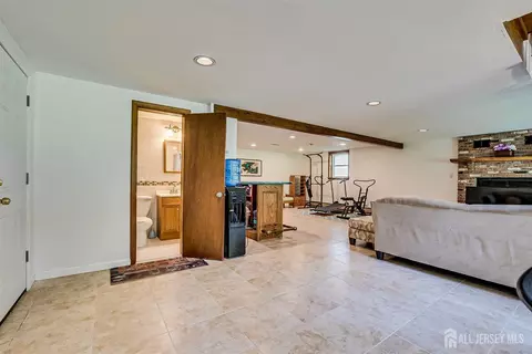 Entry Way - 9 NW Fielding Pl, Edison, NJ 08820 photo 5 of 5