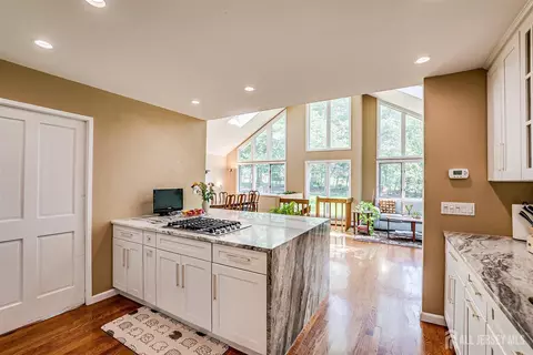 Kitchen - 9 NW Fielding Pl, Edison, NJ 08820 photo 4 of 6