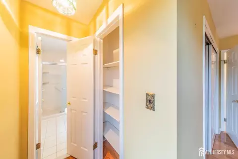 Entry Way - 289 Old Rd, Sewaren, NJ 07077 photo 4 of 5