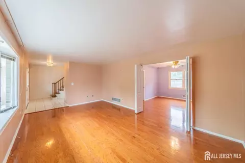 Living - 289 Old Rd, Sewaren, NJ 07077 photo 1 of 10