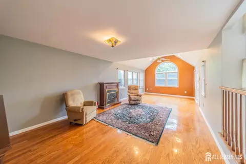 Living - 289 Old Rd, Sewaren, NJ 07077 photo 5 of 10