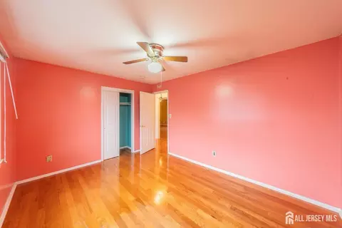 Bedroom - 289 Old Rd, Sewaren, NJ 07077 photo 2 of 4