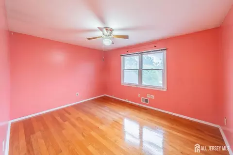 Bedroom - 289 Old Rd, Sewaren, NJ 07077 photo 1 of 4