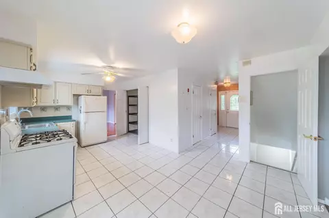Entry Way - 289 Old Rd, Sewaren, NJ 07077 photo 2 of 5