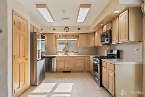 6 Allison Ct, Edison, NJ 08820 photo 9