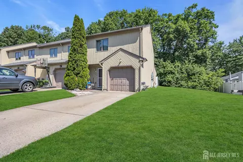 152 Redpine Loop, Old Bridge, NJ 08857 photo 1