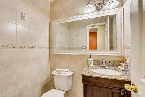 10 Dellview Dr, Edison, NJ 08820 photo 24