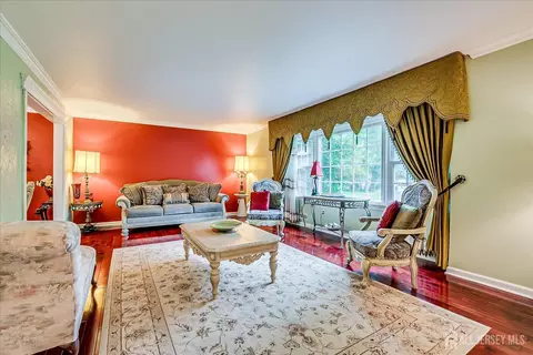 10 Dellview Dr, Edison, NJ 08820 photo 9