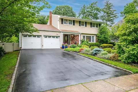 10 Dellview Dr, Edison, NJ 08820 photo 3