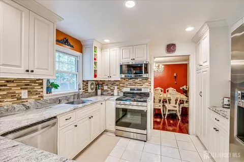 10 Dellview Dr, Edison, NJ 08820 photo 14