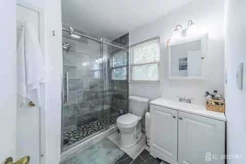 Bath - 28 Bailey Pl, Sewaren, NJ 07077 photo 2 of 2