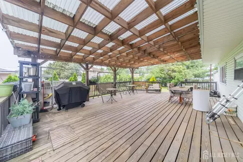 Exterior - 28 Bailey Pl, Sewaren, NJ 07077 photo 2 of 5