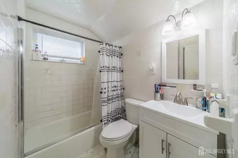Entry Way - 28 Bailey Pl, Sewaren, NJ 07077 photo 1 of 2