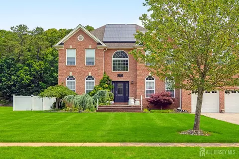 47 Lori St, Monroe, NJ 08831