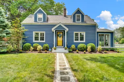 10 Shaw Dr, Franklin, NJ 08528