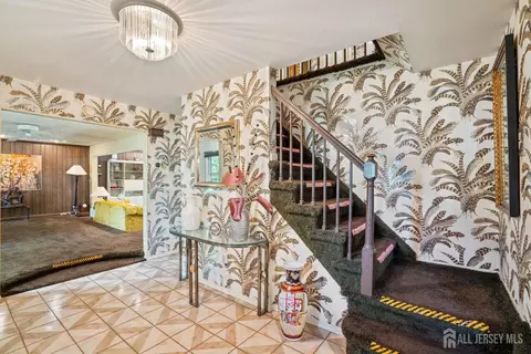 Entry Way - 2 Christopher Ct, Edison, NJ 08820 photo 2 of 4