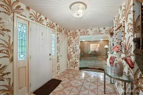 Entry Way - 2 Christopher Ct, Edison, NJ 08820 photo 1 of 4