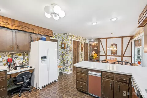 Kitchen - 2 Christopher Ct, Edison, NJ 08820 photo 4 of 4