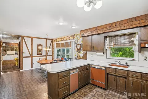 Kitchen - 2 Christopher Ct, Edison, NJ 08820 photo 3 of 4