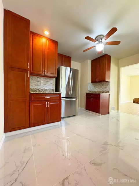 500 Grove Ave, Highland Park, NJ 08904