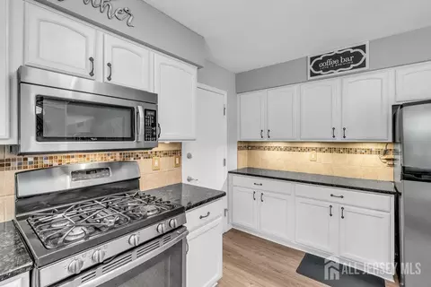 19 Bartlett Ct, Matawan, NJ 07747 photo 15