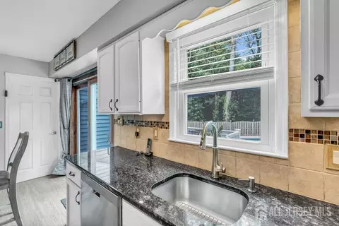 19 Bartlett Ct, Matawan, NJ 07747 photo 14