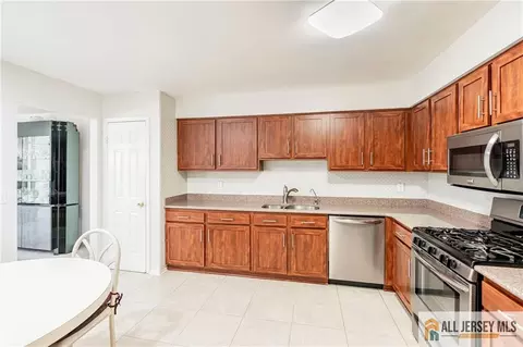 121 Redpine Loop, Old Bridge, NJ 08857 photo 4