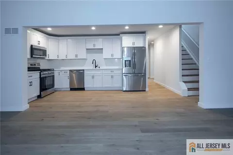 704 Cook Ave, Middlesex, NJ 08846 photo 4