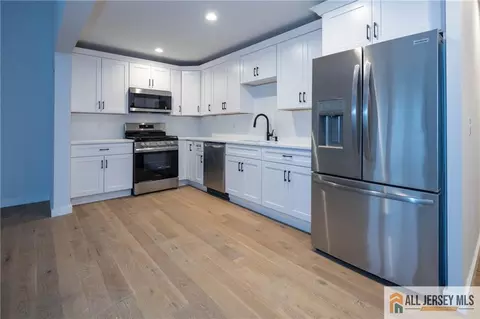704 Cook Ave, Middlesex, NJ 08846 photo 2