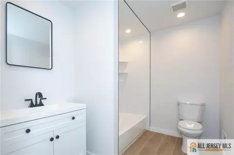 704 Cook Ave, Middlesex, NJ 08846 photo 16