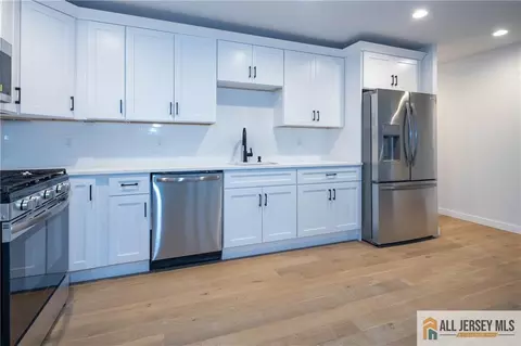 704 Cook Ave, Middlesex, NJ 08846 photo 3