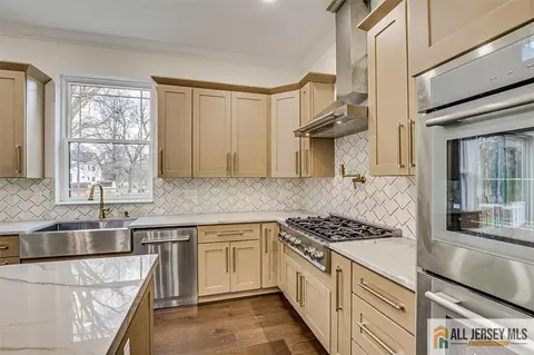 2 Hemlock Dr, Edison, NJ 08820 photo 18