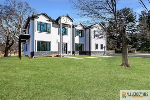 2 Hemlock Dr, Edison, NJ 08820 photo 2