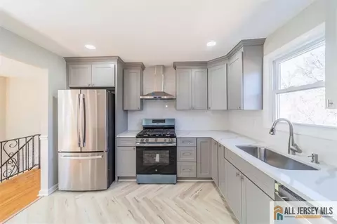 162 Barbara Pl, Middlesex, NJ 08846 photo 4