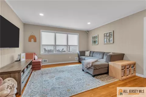 110 Oak Dr, Middlesex, NJ 08846 photo 20