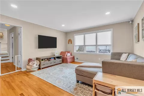110 Oak Dr, Middlesex, NJ 08846 photo 19