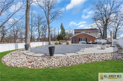 110 Oak Dr, Middlesex, NJ 08846 photo 44