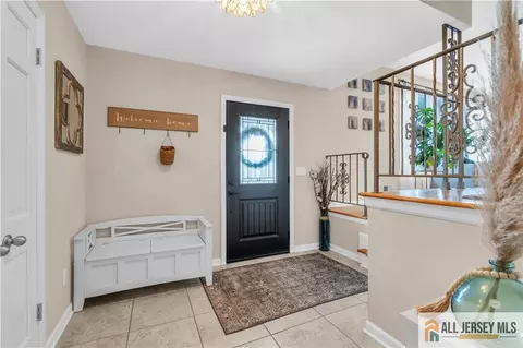 110 Oak Dr, Middlesex, NJ 08846 photo 3