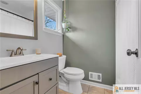 110 Oak Dr, Middlesex, NJ 08846 photo 33