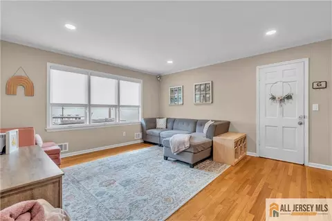 110 Oak Dr, Middlesex, NJ 08846 photo 21