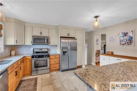 110 Oak Dr, Middlesex, NJ 08846 photo 14