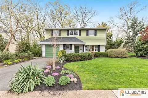 19 Claudia St, Iselin, NJ 08830