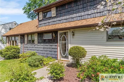 8 Farmbrook Dr, Old Bridge, NJ 08857 photo 4